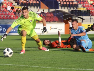 Momentka zo zápasu Ružomberok - Slovan Bratislava.