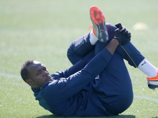 Usain Bolt odštartoval tréningovú skúšku v austrálskom futbalovom klube Central Coast Mariners.