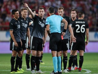 Futbalisti Burnley prehrali na pôde Olympiakosu Pireus.