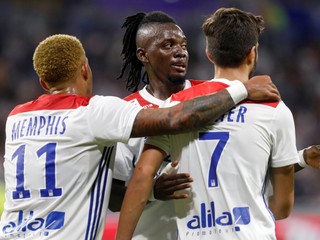 Hráči Olympique Lyon sa tešia z domáceho triumfu.