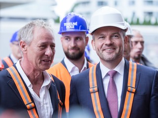 Zľava Ivan Kmotrík starší, Ivan Kmotrík mladší a Peter Pellegrini.