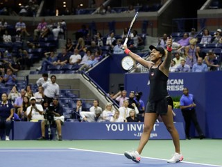 Naomi Osaková oslavuje postup do finále US Open 2018.