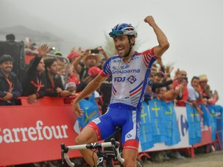 Thibaut Pinot sa raduje z víťazstva v 15. etape na Vuelta a Espaňa 2018.