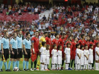 Portugalskí reprezentanti pred zápasom proti Taliansku.