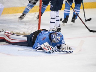 Jakub Štěpánek v bráne HC Slovan Bratislava.
