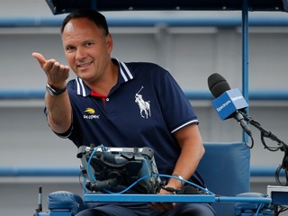 Empajrový rozhodca Mohamed Lahyani.