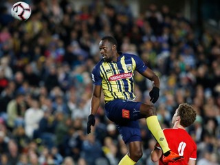 Usain Bolt dostal v drese austrálskeho klubu Central Coast Mariners zatiaľ v prípravných zápasoch.