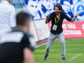 Tréner DAC Peter Hyballa odmieta problém s Pačindom.