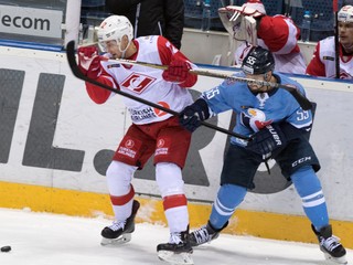 Američan Nicholas Schaus (vpravo) v Slovane nepresvedčil.