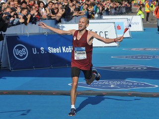 Najrýchlejší Slovák Tibor Sahajda v cieli 95. ročníka Medzinárodného maratónu mieru v Košiciach. 