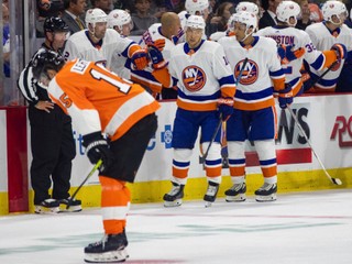 Ján Kovář (uprostred) v príprave nastupoval za NY Islanders.
