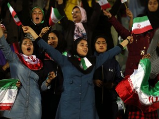 Iránske ženy pustili na futbal po vyše tridsiatich rokoch, duchovní to kritizujú