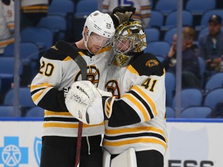 Slovenský brankár Jaroslav Halák v drese Bostonu Bruins.