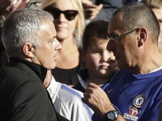 Mourinha nahnevala zovretá päsť asistenta trénera Chelsea