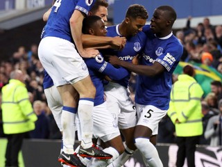 Everton oslavuje triumf.