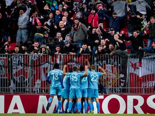 Hráči Slavie Praha oslavujú triumf v Kodanie.