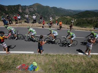 Taliansky cyklista Alessandro de Marchi, Slovák Peter Sagan, Poliak Maciej Bodnar, Talian Alan Marangoni a Slovinec Kristijan Koren z tímu Cannondale pedálujú popri Croix de Mounis počas 7. etapy prestížnych cyklistických pretekov Tour de France na trati z Montpelliera do Albi, dlhej 205,5 km 5. júla 2013.