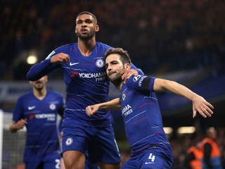 Futbalisti Chelsea sa radujú po jednom z gólov.