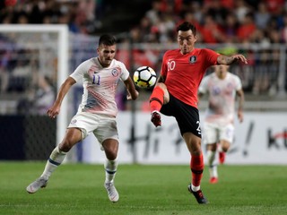 Čang Hjon-su (vpravo) v zápase proti Chile.