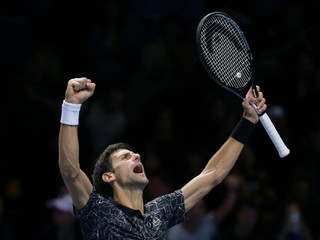 Novak Djokovič po víťazstve nad Johnom Isnerom na Turnaji majstrov v Londýne.