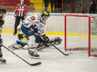 Ladislav Nagy strieľa jeden zo svojich gólov.