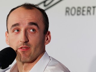 Kubica prišiel pred ôsmimi rokmi o časť predlaktia. Teraz sa vracia do monopostu F1