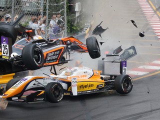 Snímka z nehody Sophie Flörschovej.