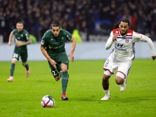 Zľava Romain Hammouma a Jason Denayer, ktorý strelil jediný gól zápasu.