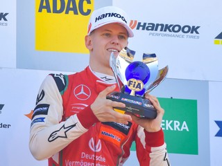 Mick Schumacher sa stal celkovým šampiónom formuly 3.