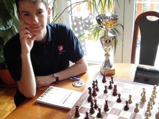 Majster sveta v šachu do 18 rokov Viktor Gažík.