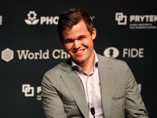 Carlsen obhájil titul šachového majstra, Caruanu zdolal v tajbrejkoch