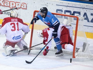 Michal Řepík bojuje v bránkovisku Podoľska.