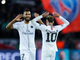 Eric Maxim Choupo-Moting (vľavo).