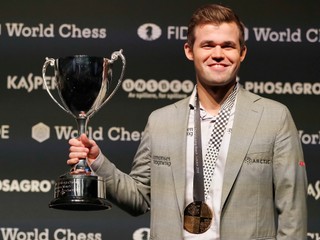 Nór Magnus Carlsen, ktorý obhájil titul majstra sveta v šachu.