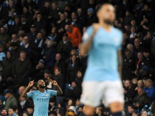 Raheem Sterling (vľavo) sa teší po góle do siete Bournemouthu.