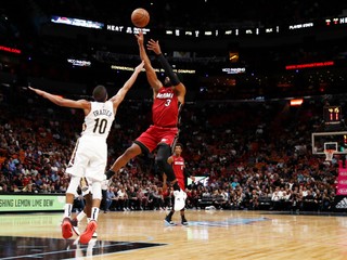 Dwyane Wade (vpravo) rozhodol zápas.