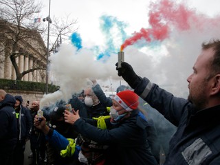 Paríž Saint-Germain počas víkendu neodohrá svoj zápas, odložili ho pre protesty