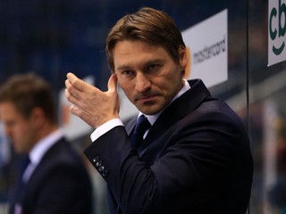 Na snímke tréner Slovana Vladimír Országh.