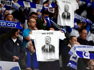 Fanúšikovia tímu Leicester City vzdali hold tragicky zosnulému majiteľovi klubu.
