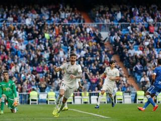 Javier Sanchez streiľa gól Realu do siete Melilly.