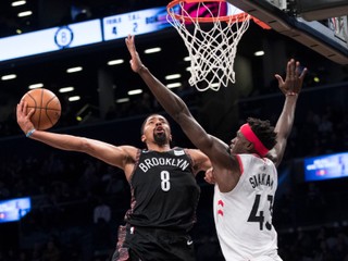 Momentka zo zápasu Brooklyn - Toronto.