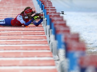 Anastasia Kuzminová na streleckej položke.