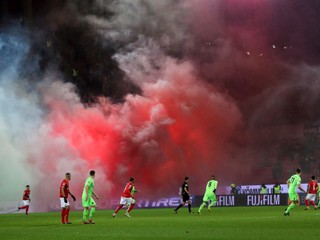 Pôsobivá momentka zo zápasu Mainz-Hannover.