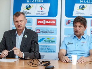 Člen vedenia Medzinárodnej biatlonovej únie (IBU) Ivor Lehoťan (vľavo) a prezident Slovenského zväzu biatlonu (SZB) Tomáš Fusko.
