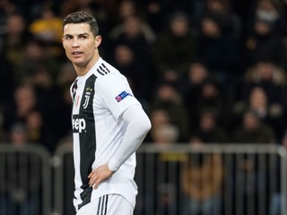 Ronaldo po strelenom góle provokoval brankára, dostal žltú kartu