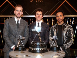 Zľava Harry Kane, Geraint Thomas a Lewis Hamilton.