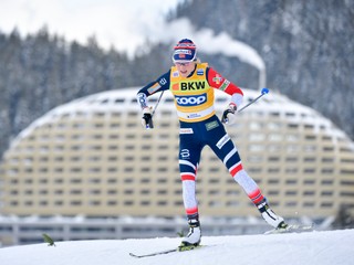 Therese Johaugová v priebehu pretekov Svetového pohára v Davose.