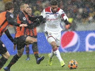 Nabil Fekir (vpravo) v drese Lyonu.