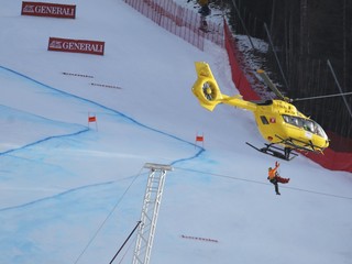 Helikoptéra odváža Klemena Kosiho do nemocnice.