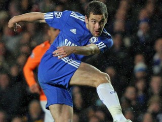 Na archívnej snímke z 8. decembra 2009 Joe Cole v drese Chelsea.